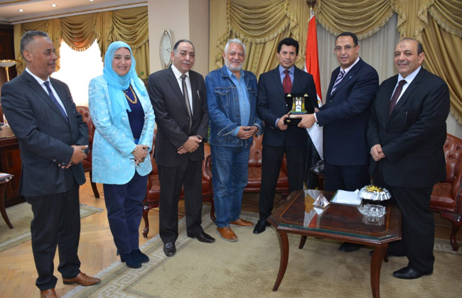 أعضاء مجلس إدارة الاتحاد المصرى للثقافة الرياضية مع وزير الشباب والرياضة