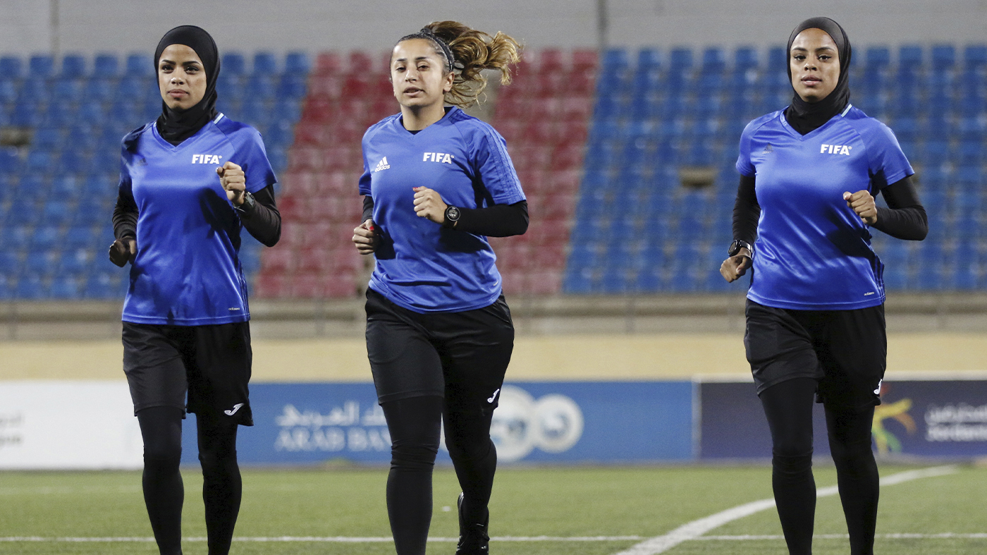 الحكمات إسراء مبيضين، حنين مراد، وإسلام العبادي